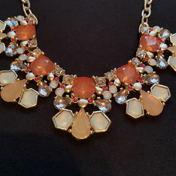 The Limited Necklace - Picture 4 of 8